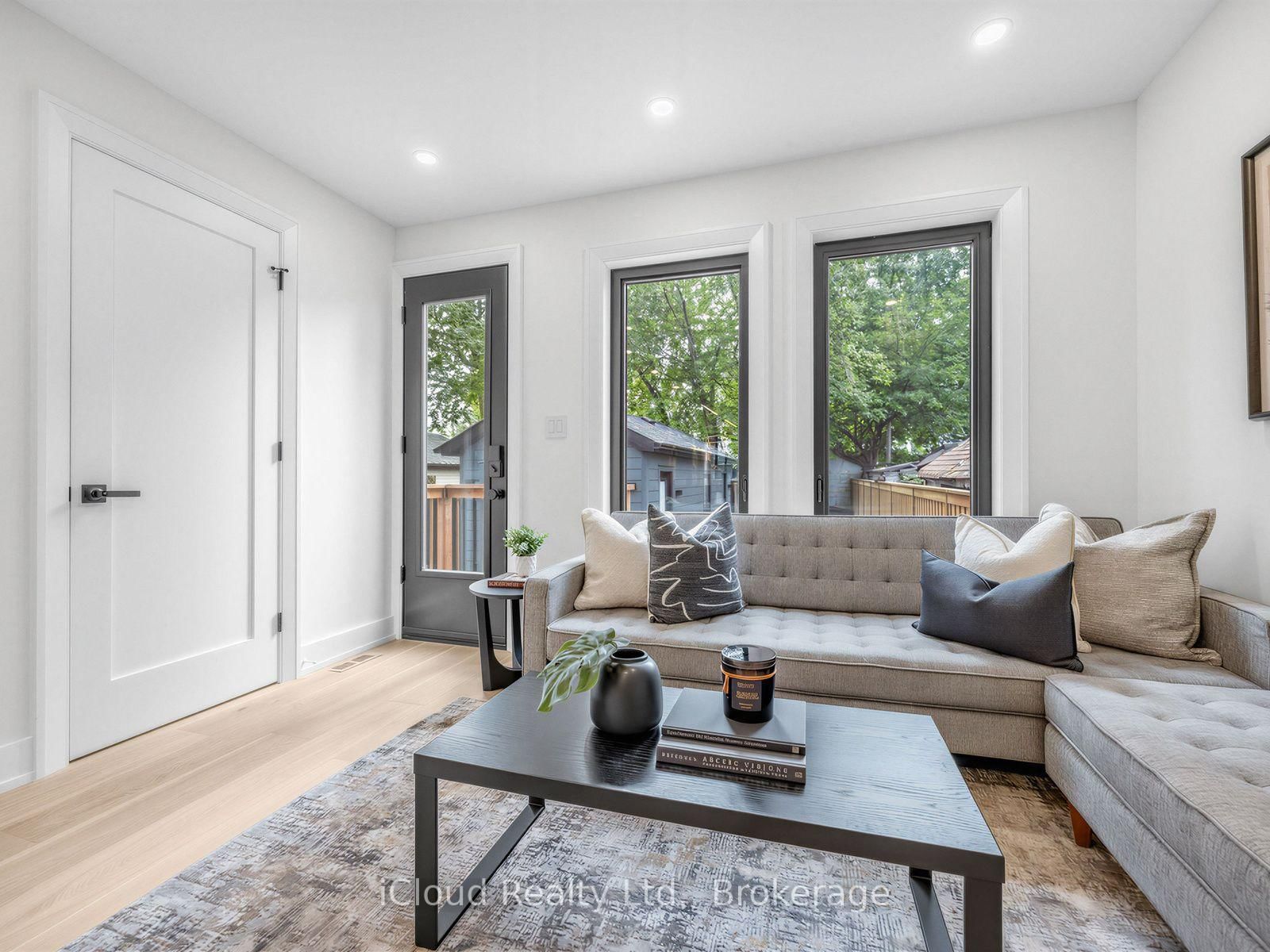 96 Woodycrest Avenue • Toronto, ON photo 22