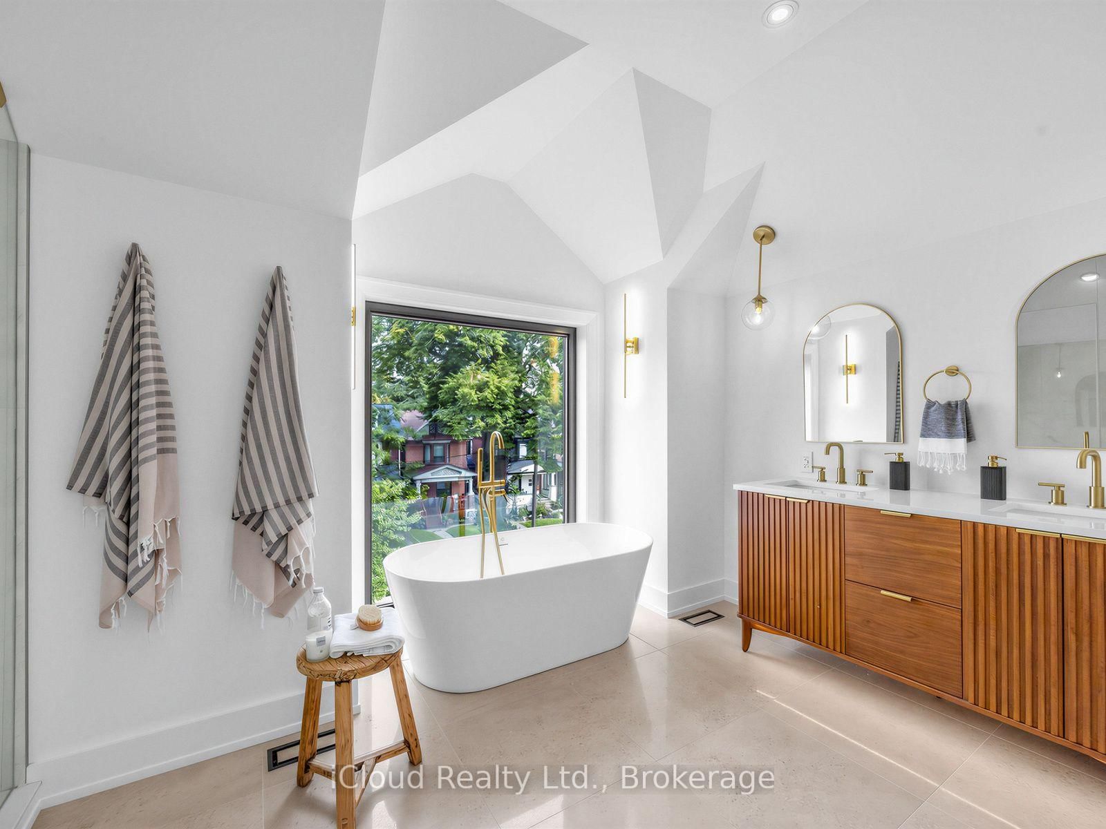 96 Woodycrest Avenue • Toronto, ON photo 35