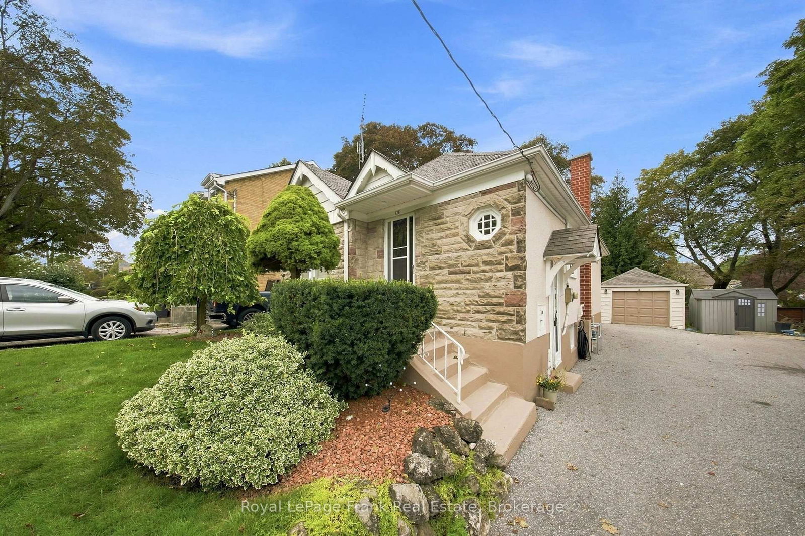126 Lauder Road • Oshawa, ON photo 3