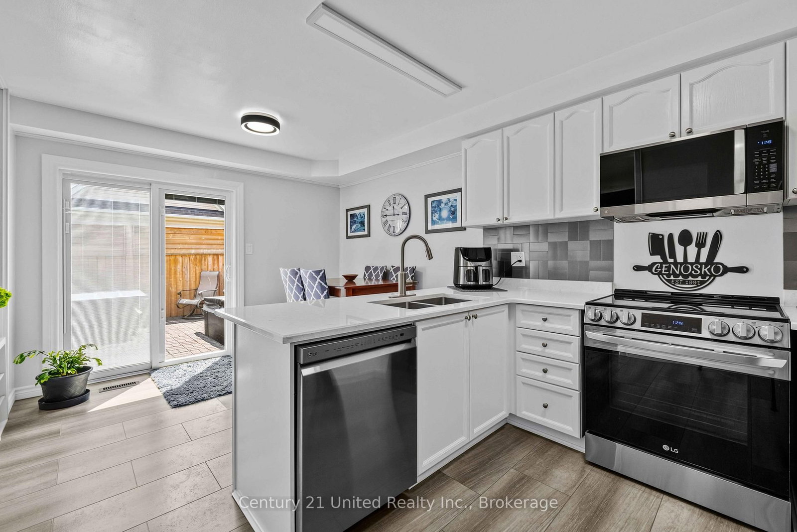 49 Waterview Lane • Clarington, ON photo 6