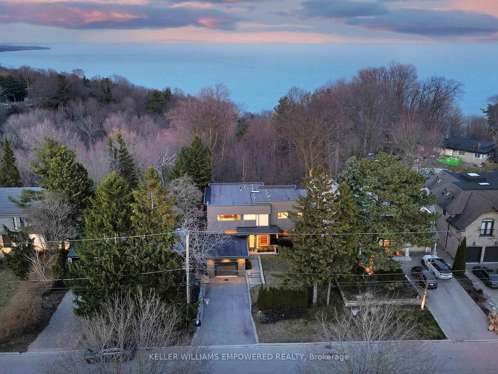 9 Fenwood Heights • Toronto, ON photo 2