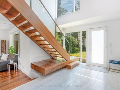 9 Fenwood Heights • Toronto, ON photo 6