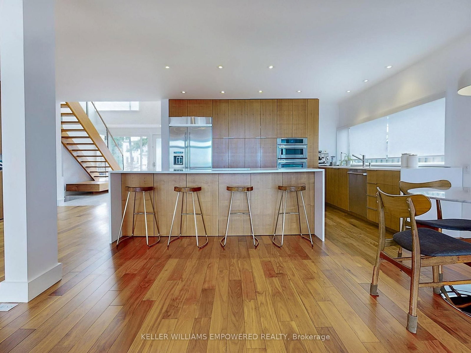 9 Fenwood Heights • Toronto, ON photo 8