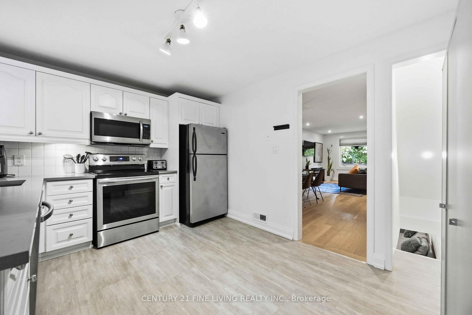 294 Gainsborough Road • Toronto, ON photo 17