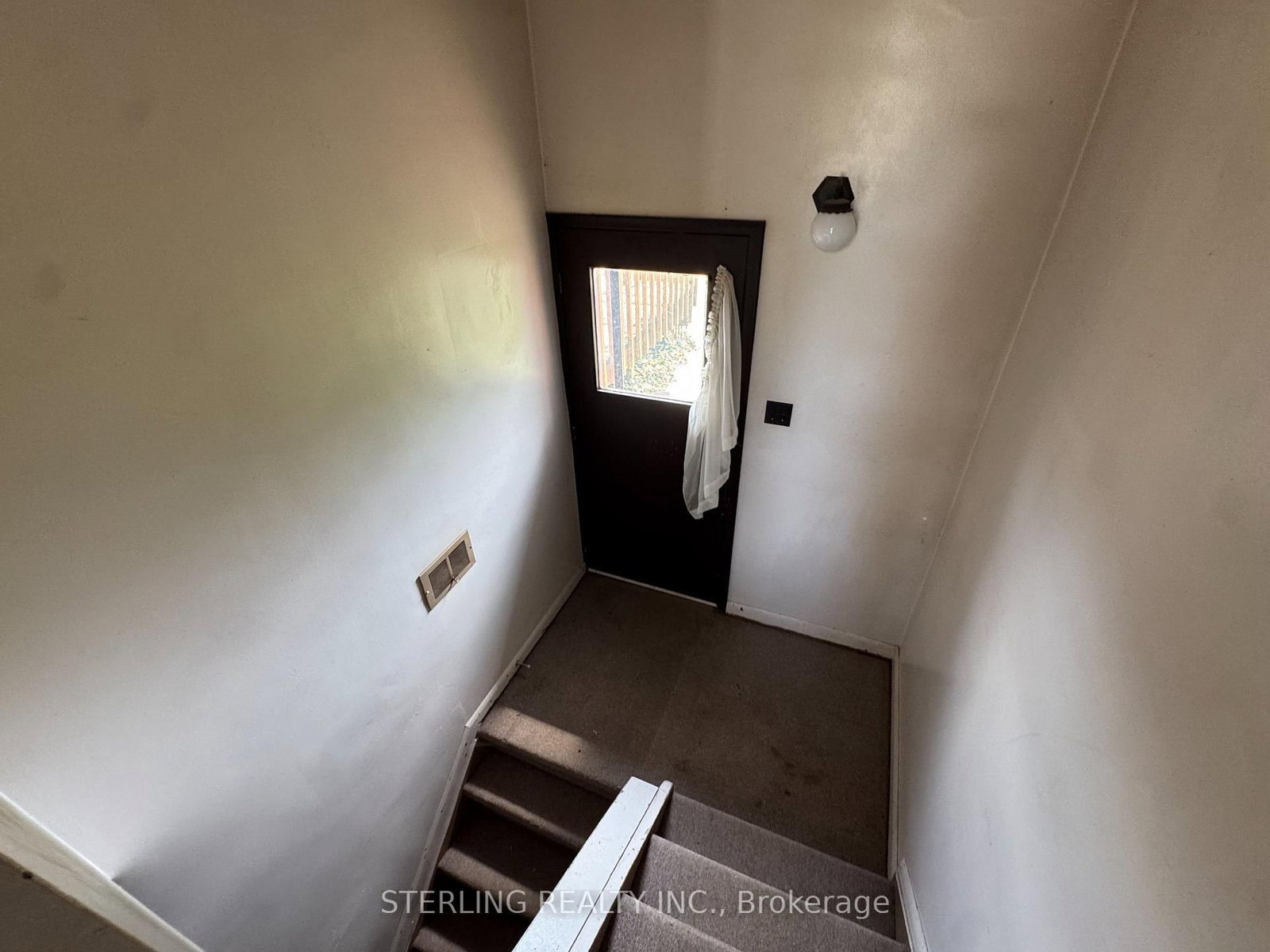 817 Jomar Avenue • Pickering, ON photo 15