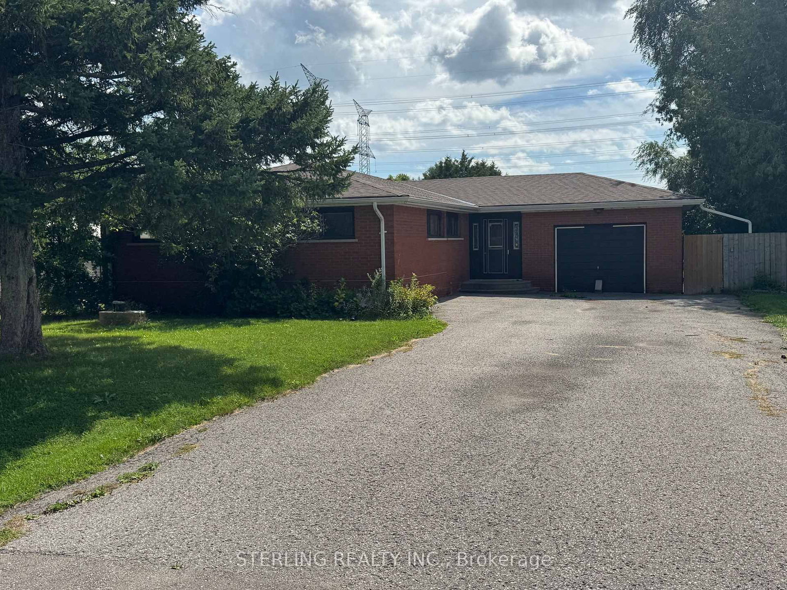 817 Jomar Avenue • Pickering, ON photo 2