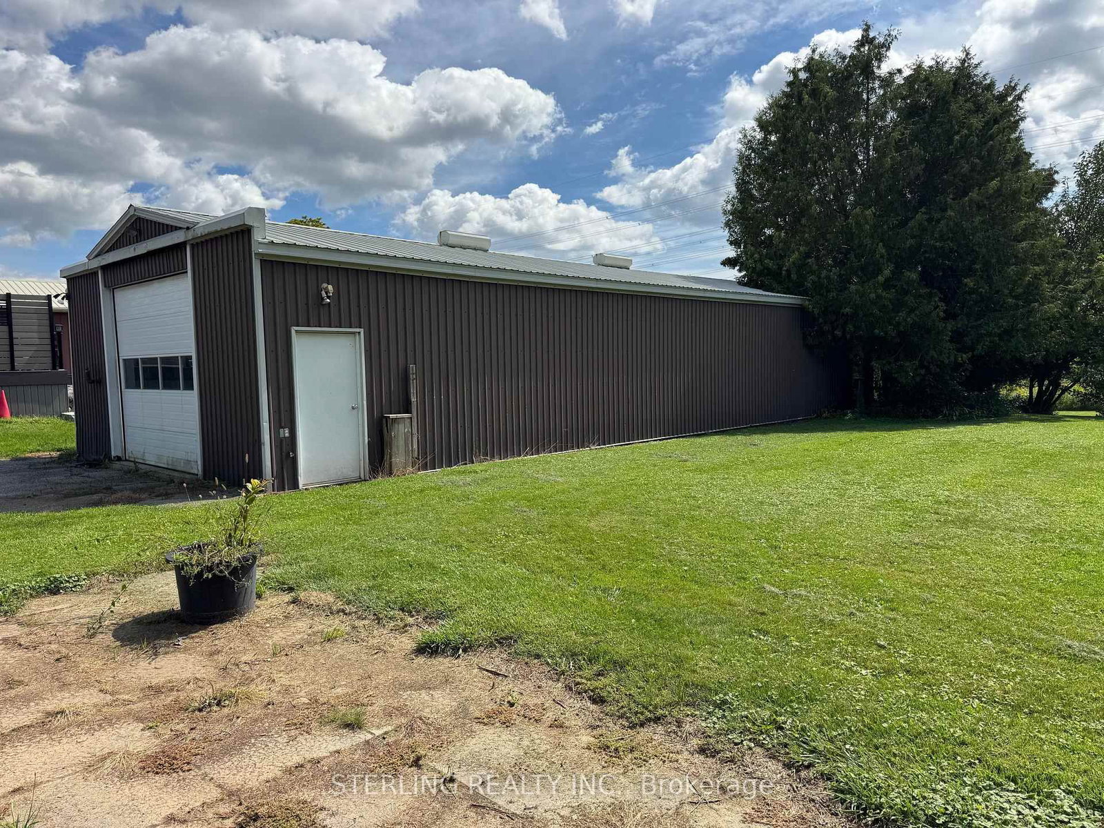 817 Jomar Avenue • Pickering, ON photo 3