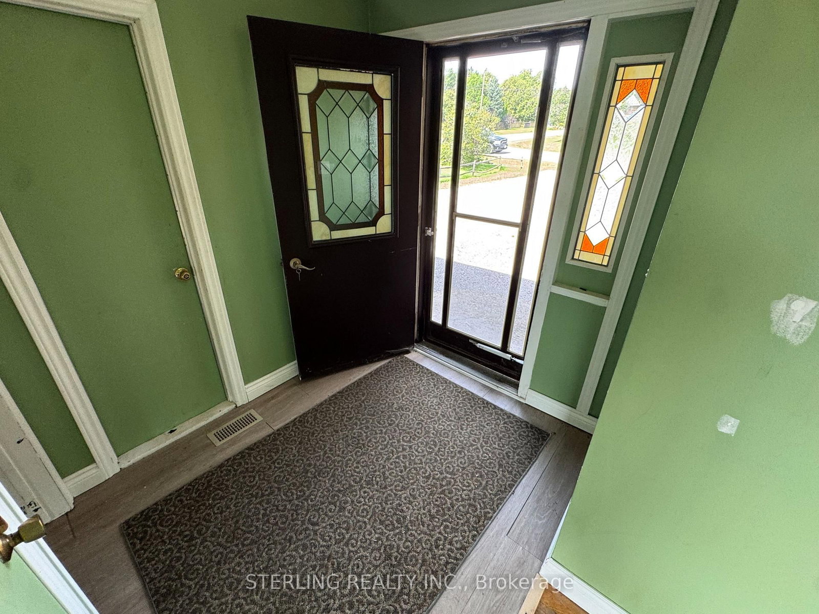 817 Jomar Avenue • Pickering, ON photo 4