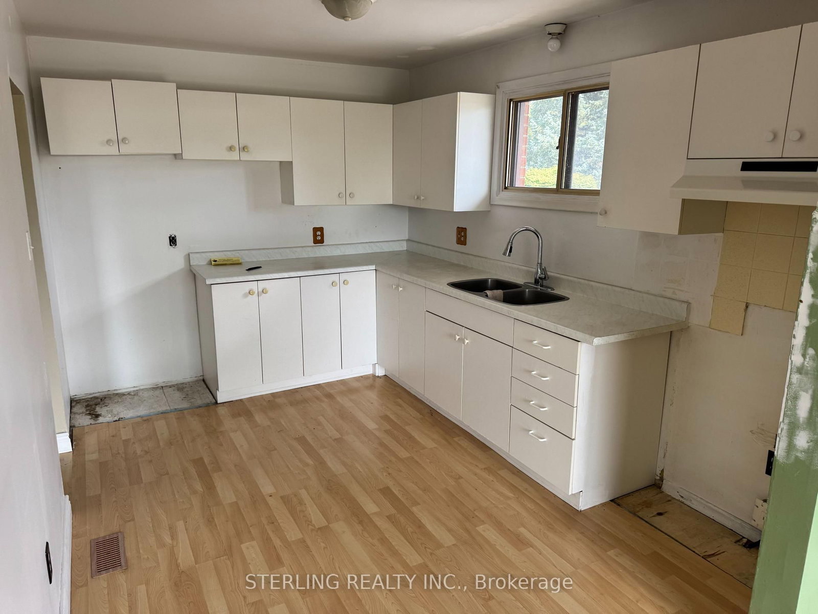 817 Jomar Avenue • Pickering, ON photo 7