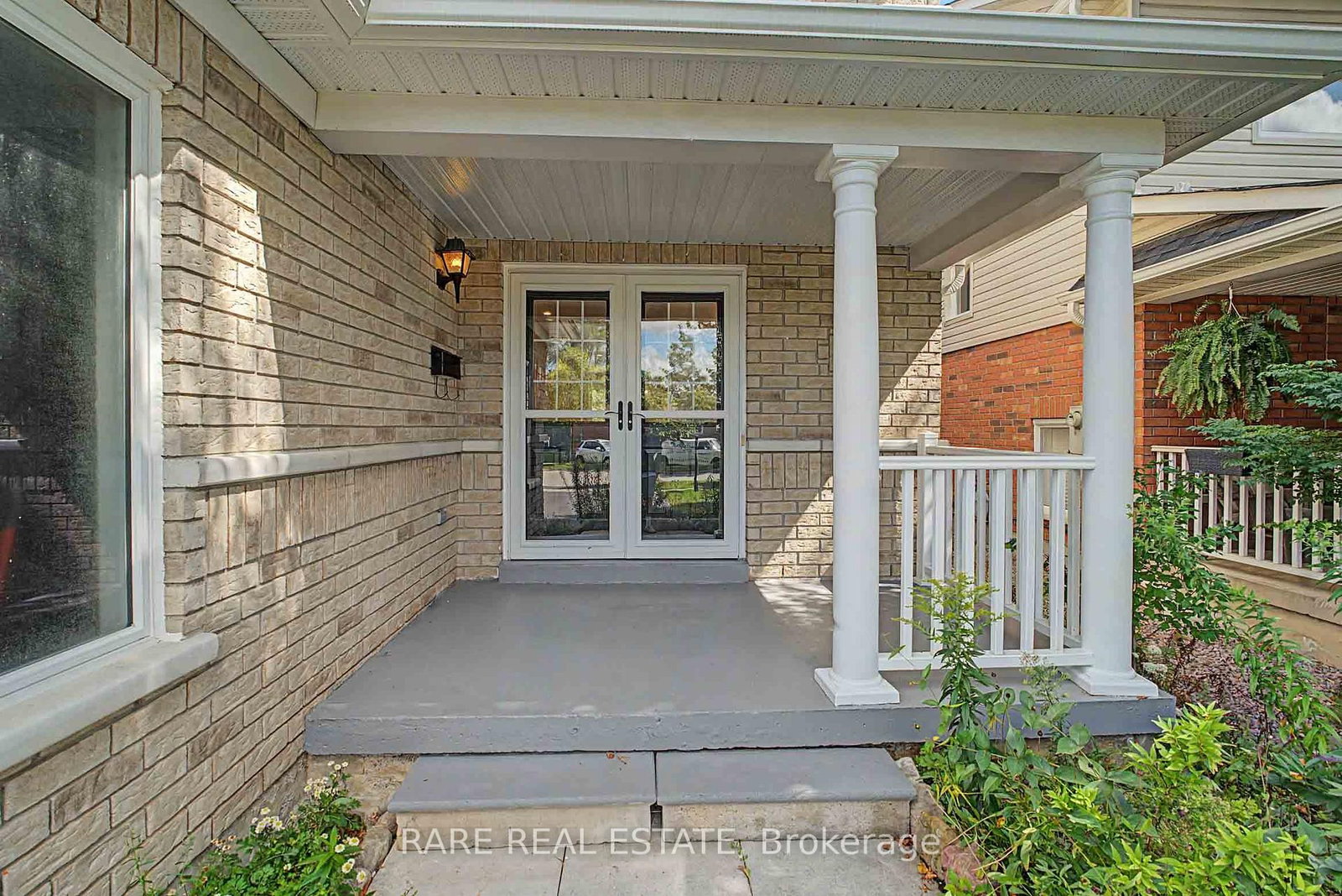 521 Hickory Street N • Whitby, ON photo 3