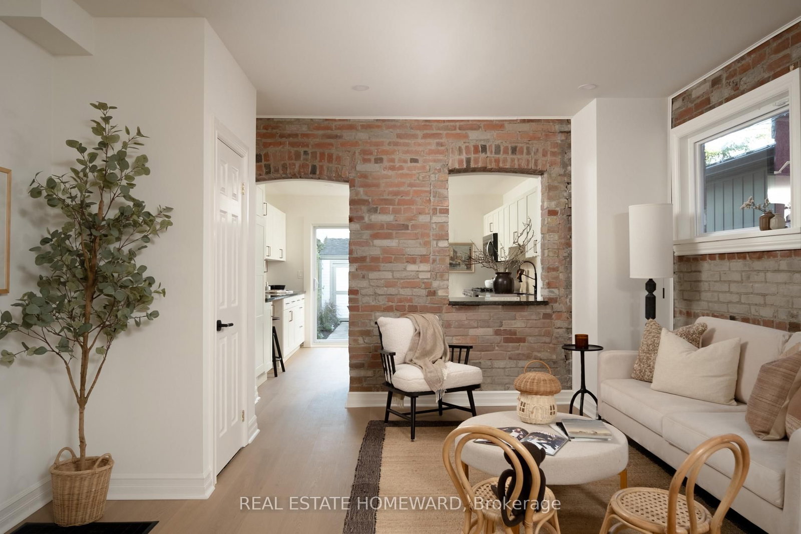 188 Hastings Avenue • Toronto, ON photo 11
