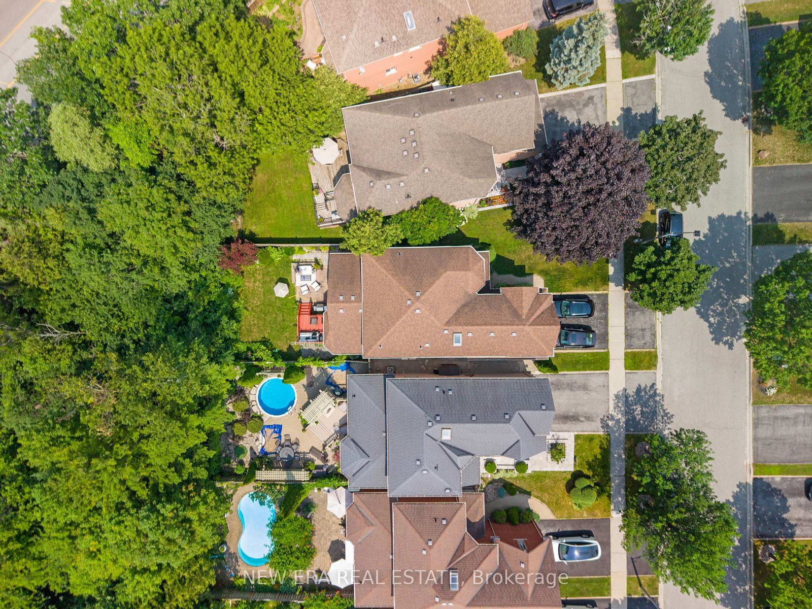 1798 Autumn Crescent • Pickering, ON photo 2