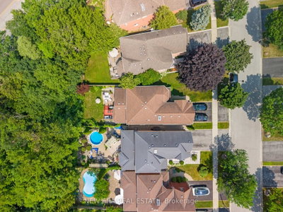 1798 Autumn Crescent • Pickering, ON photo 2