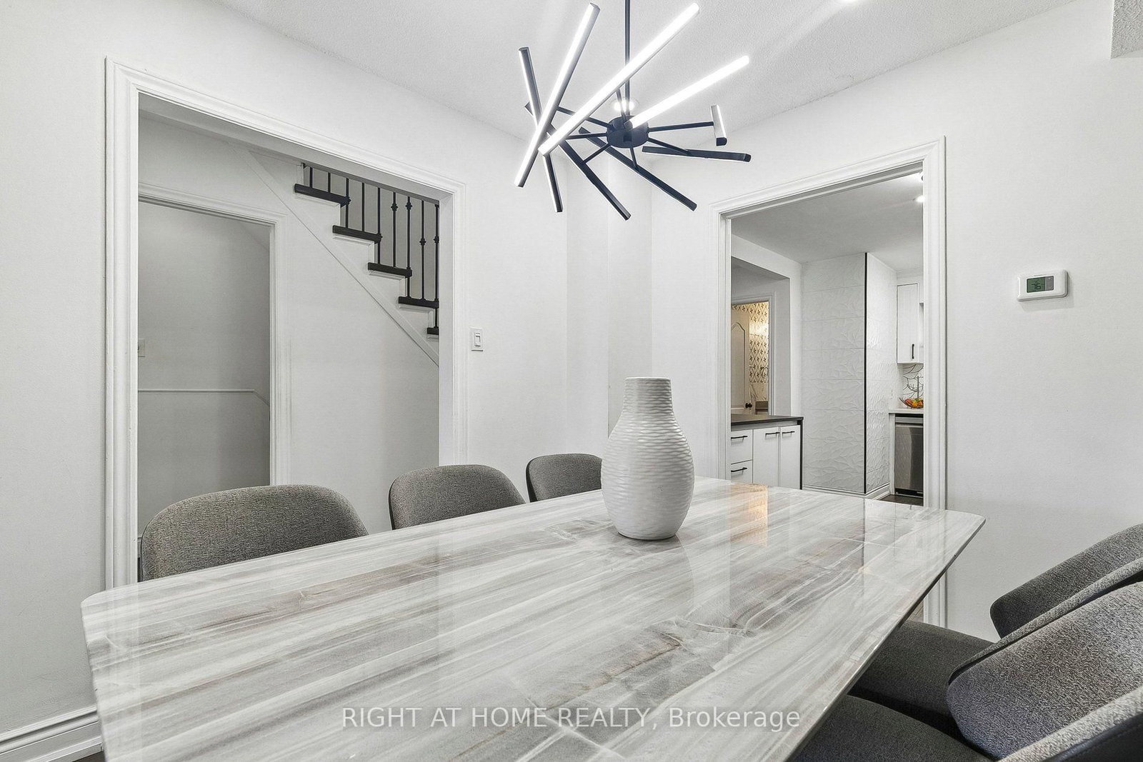 12 l'amoreaux Drive • Toronto, ON photo 10