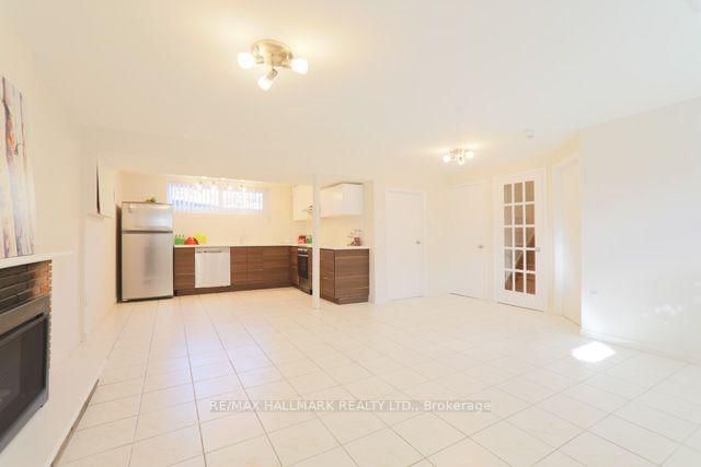 Lower - 45 Landfair Crescent