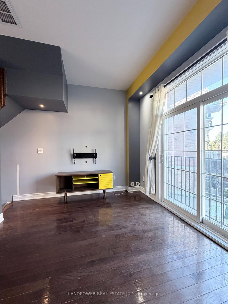 12 Fairhead Mews