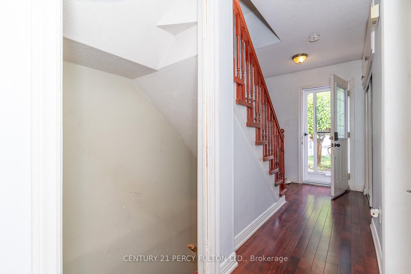 Pinecrest, Oshawa photo 31