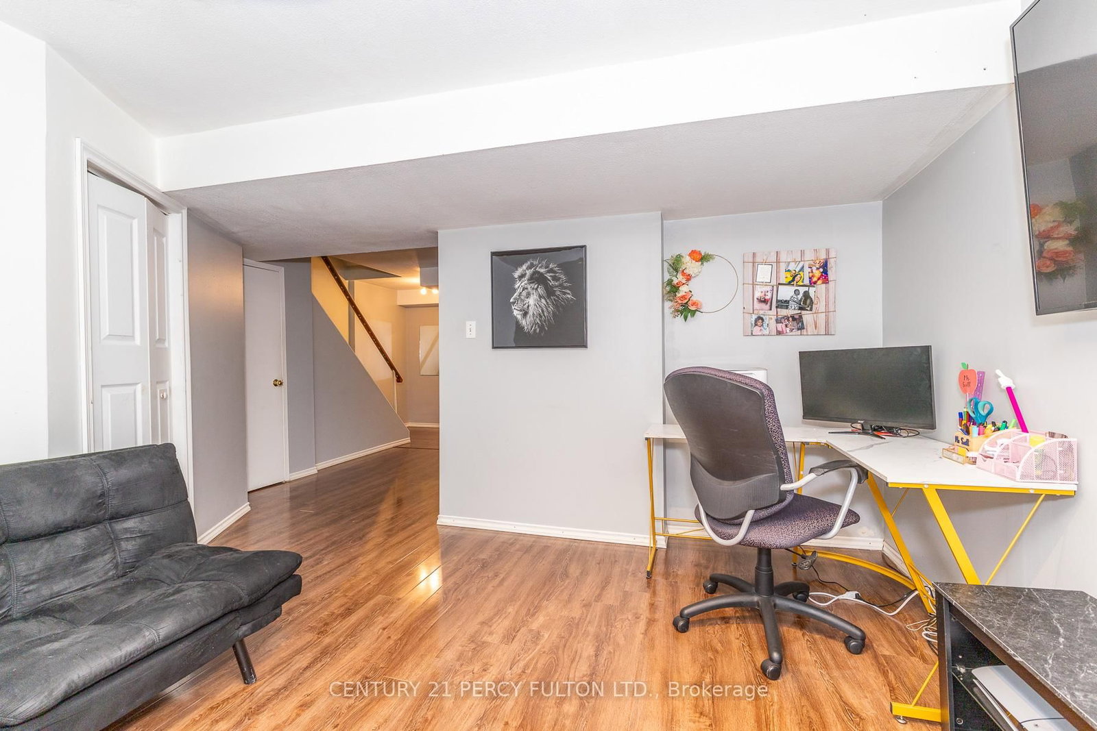 Pinecrest, Oshawa photo 35