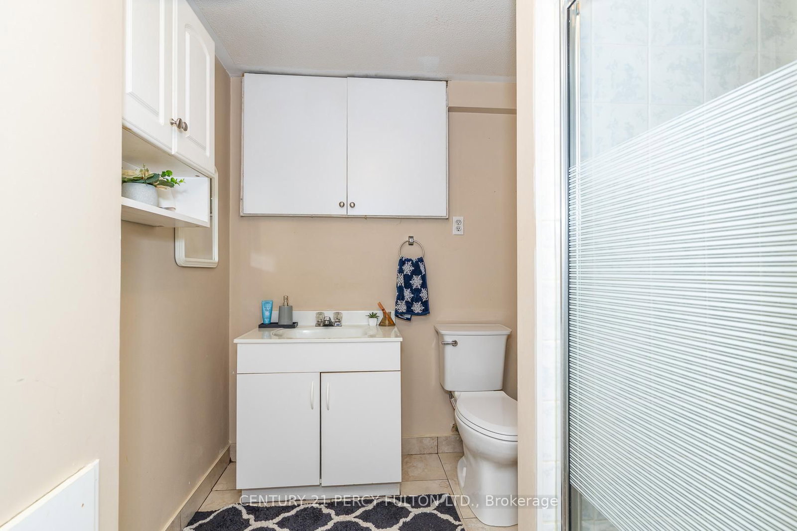 Pinecrest, Oshawa photo 37