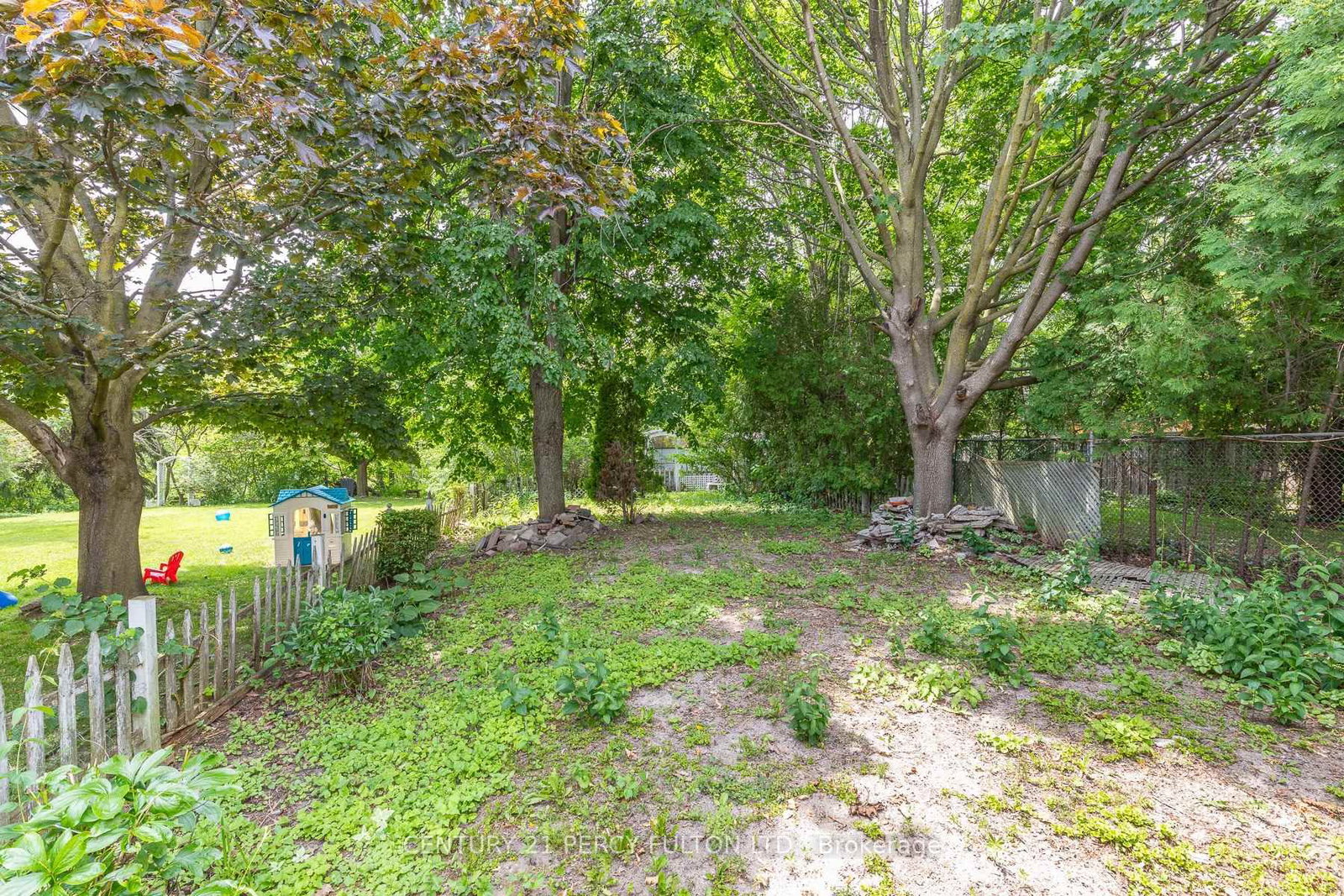 Pinecrest, Oshawa photo 40