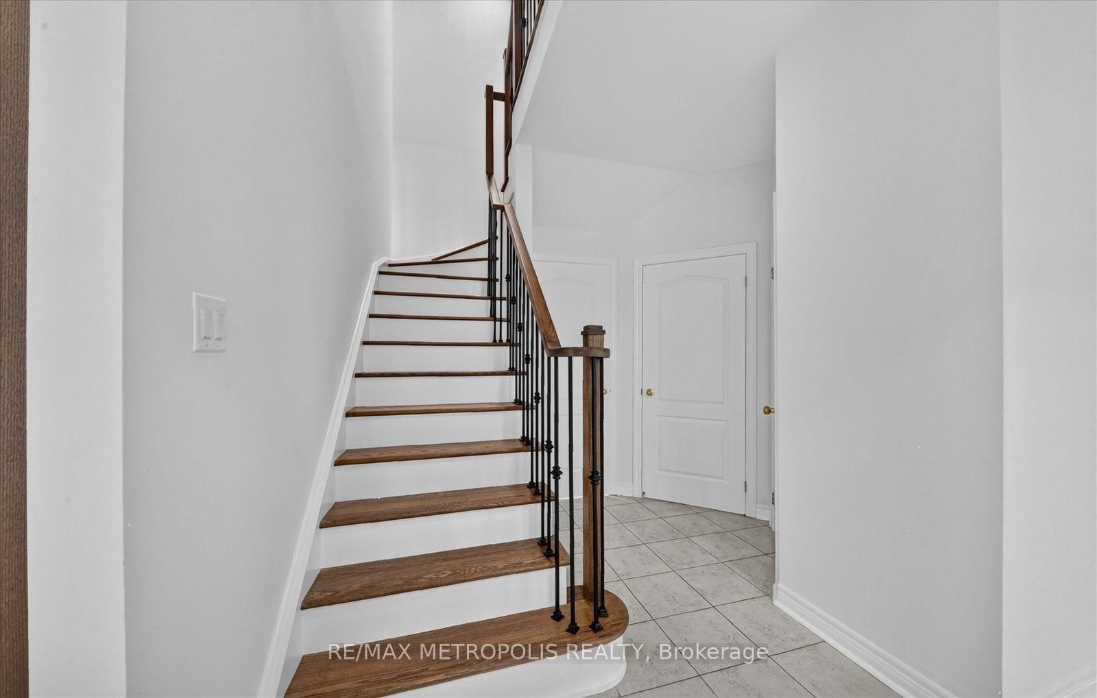 749 Black Cherry Drive • Oshawa, ON photo 10