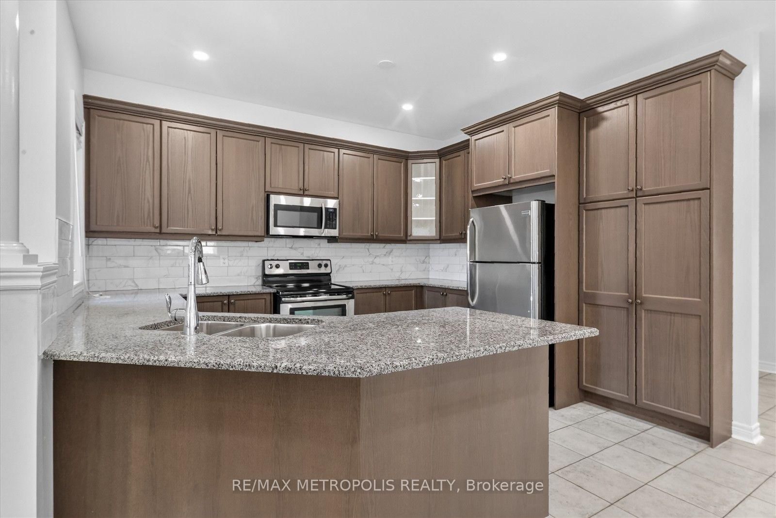 749 Black Cherry Drive • Oshawa, ON photo 12