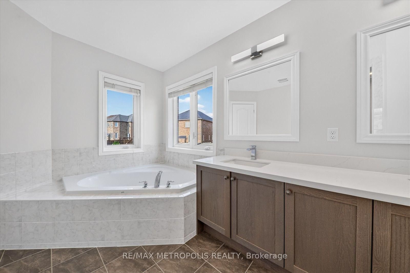 749 Black Cherry Drive • Oshawa, ON photo 28