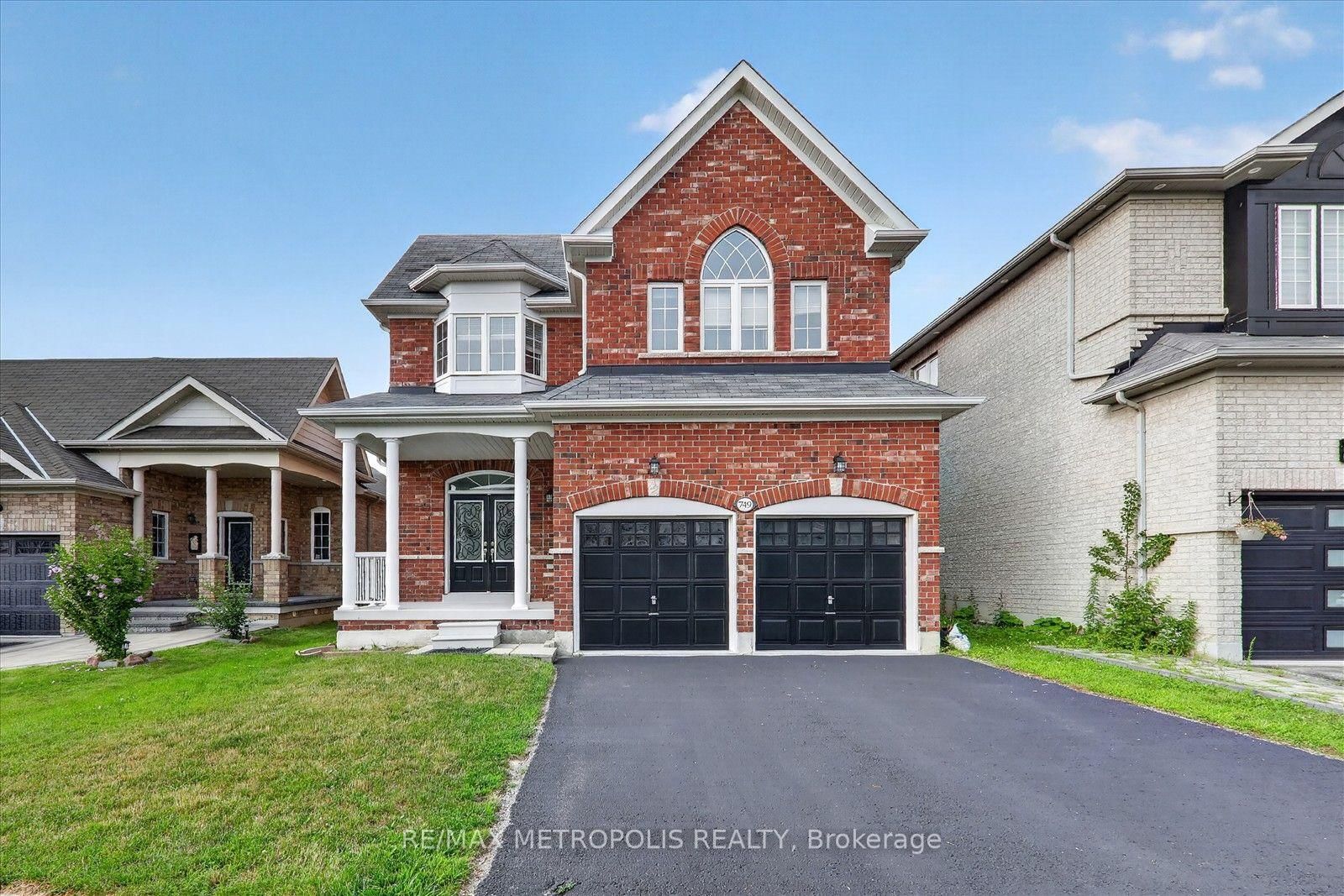 749 Black Cherry Drive • Oshawa, ON photo 3
