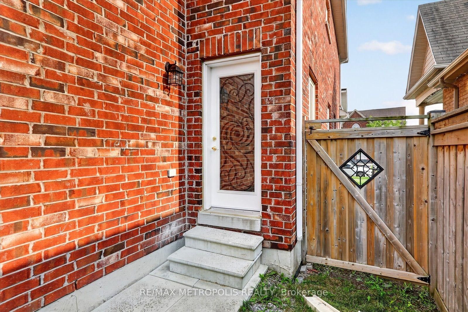 749 Black Cherry Drive • Oshawa, ON photo 39