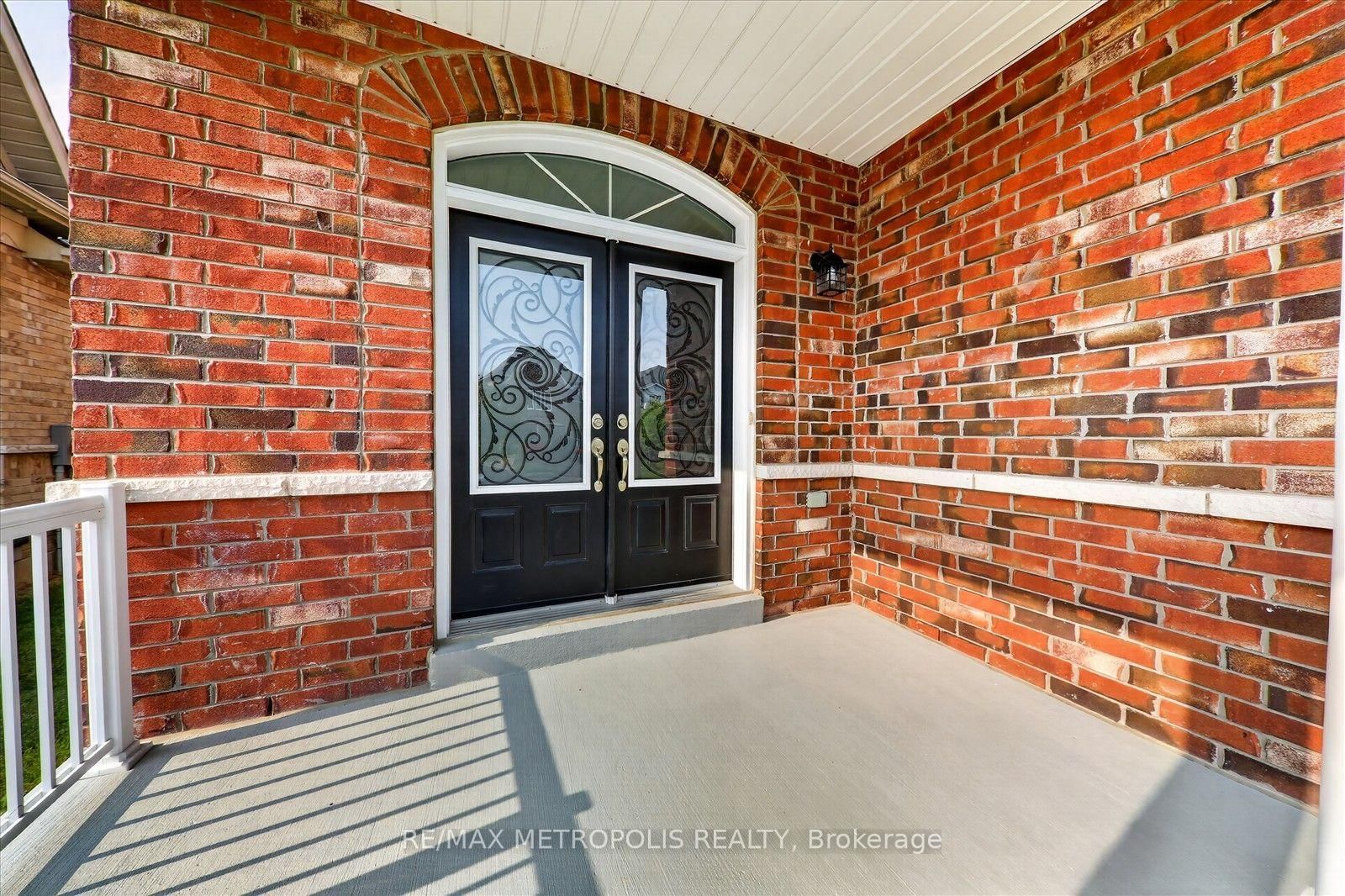 749 Black Cherry Drive • Oshawa, ON photo 5