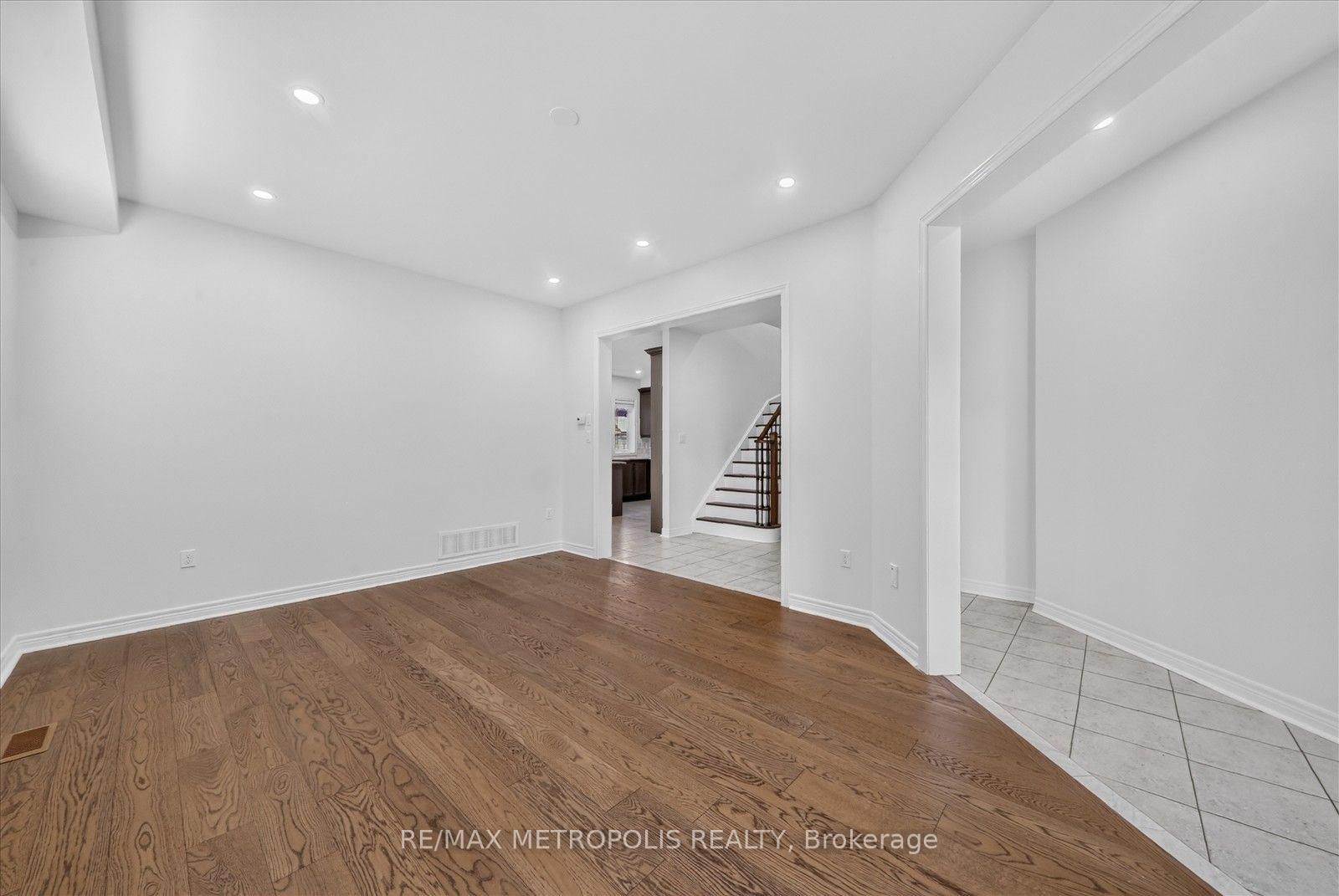 749 Black Cherry Drive • Oshawa, ON photo 8