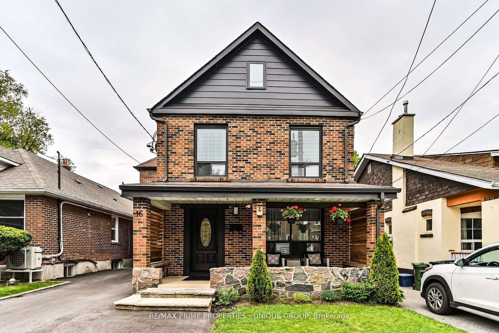 16 Eastwood Avenue • Toronto, ON photo 2