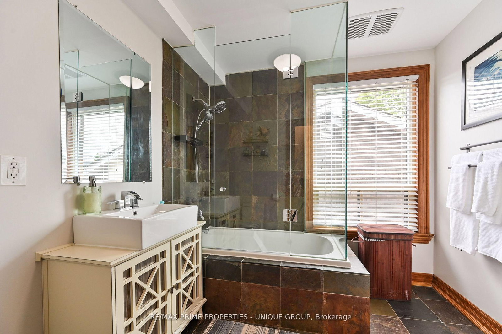 16 Eastwood Avenue • Toronto, ON photo 28