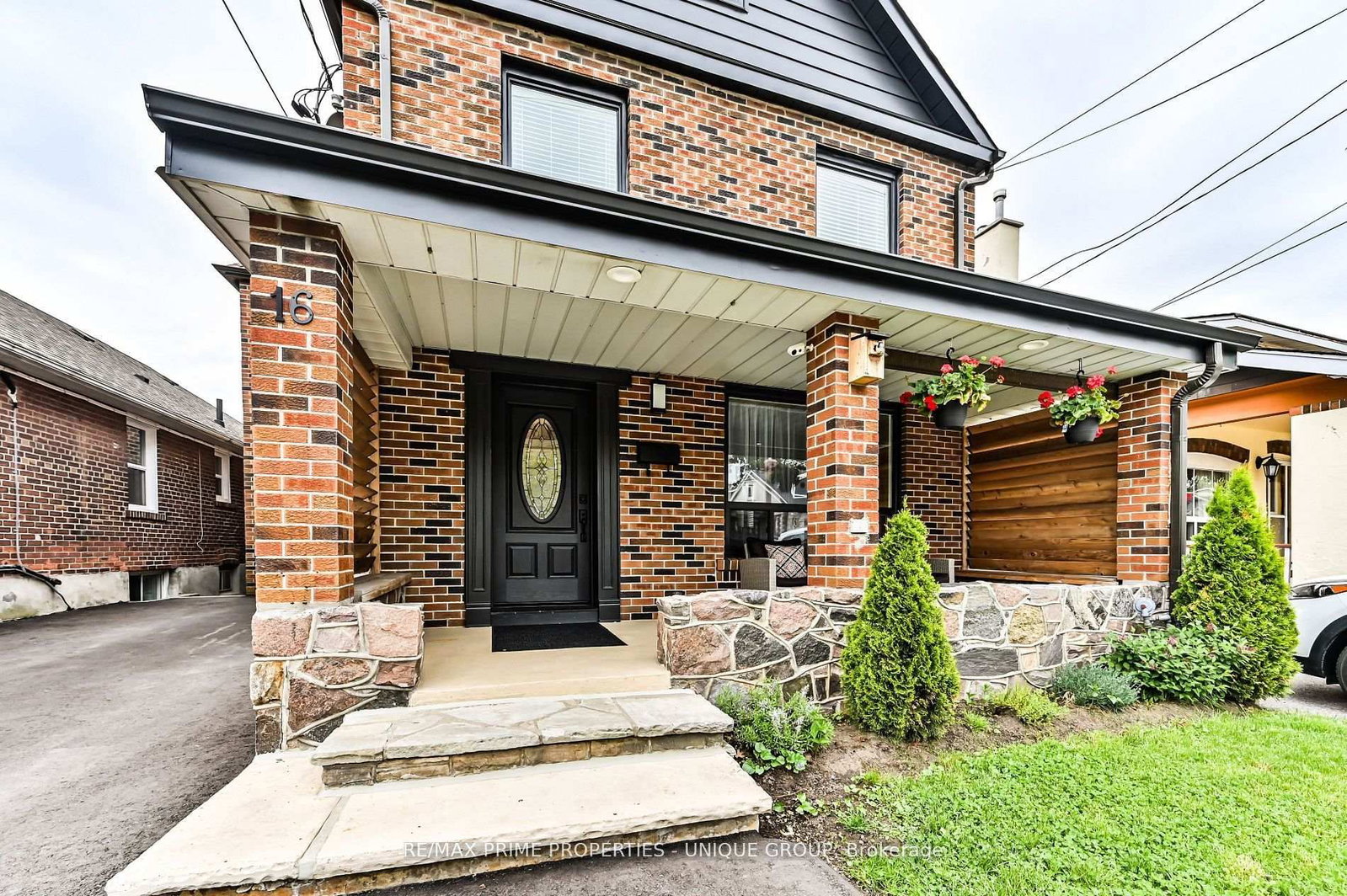 16 Eastwood Avenue • Toronto, ON photo 4