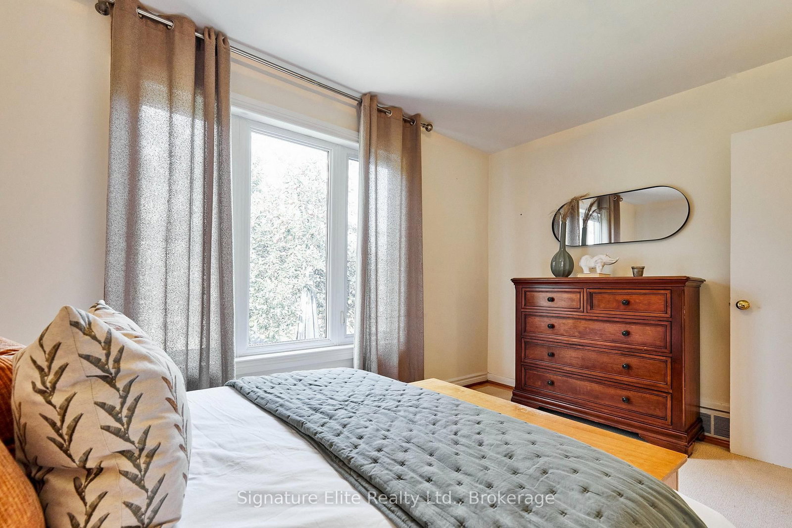 122 Haileybury Drive • Toronto, ON photo 18