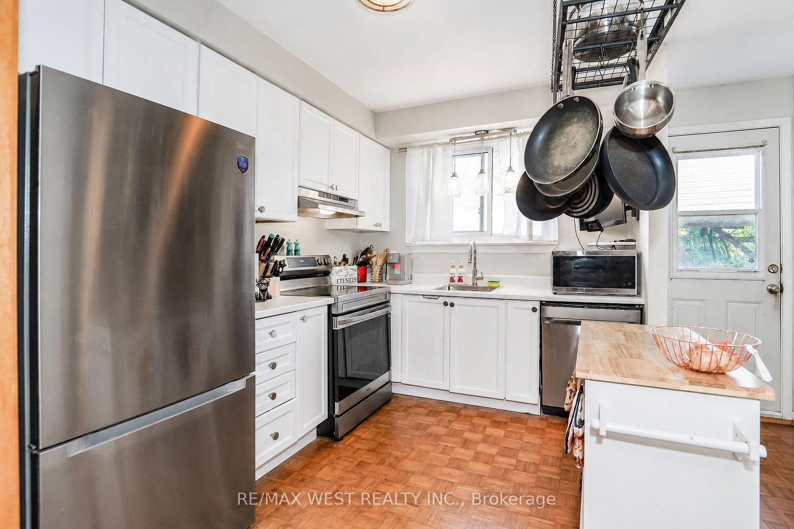 1105 Valley Court • Oshawa, ON photo 5
