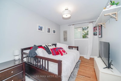 1105 Valley Court • Oshawa, ON photo 8