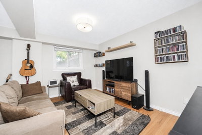 1105 Valley Court • Oshawa, ON photo 9