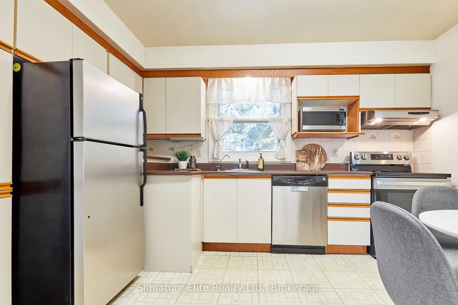 15 Bonny Lynn Court • Toronto, ON photo 9