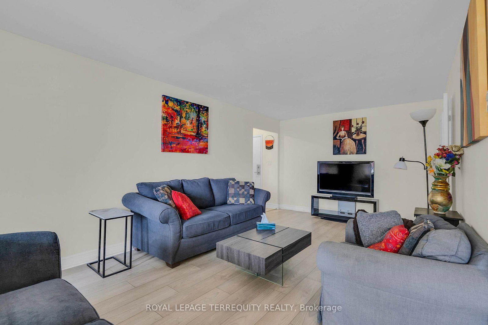 1 Massey Square • #1703 • Toronto, ON photo 10
