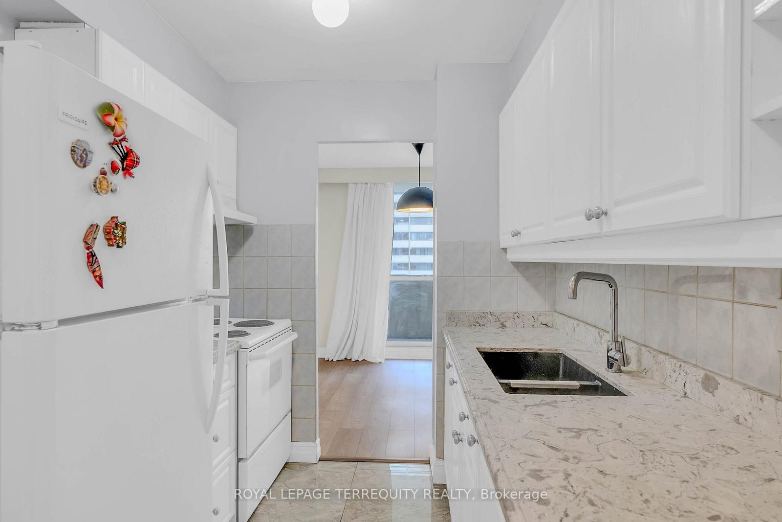 1 Massey Square • #1703 • Toronto, ON photo 15