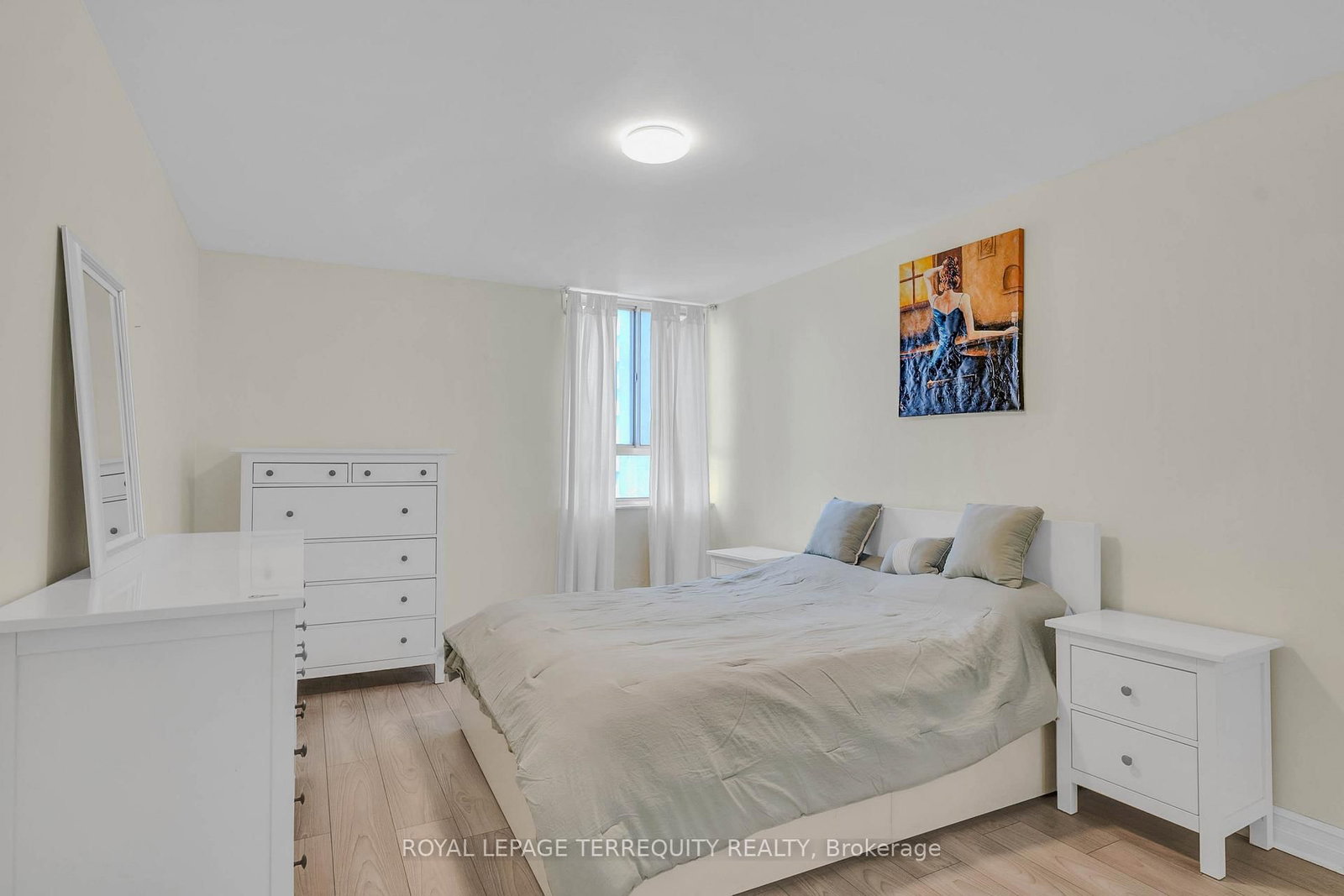 1 Massey Square • #1703 • Toronto, ON photo 18