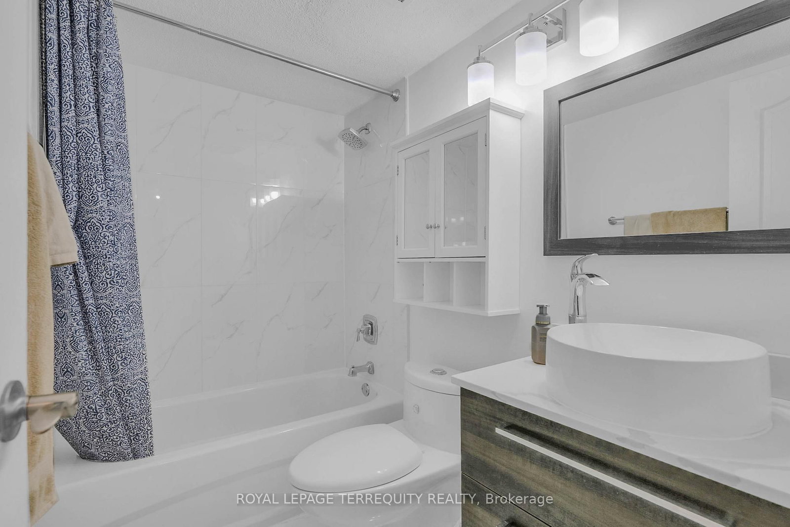 1 Massey Square • #1703 • Toronto, ON photo 24