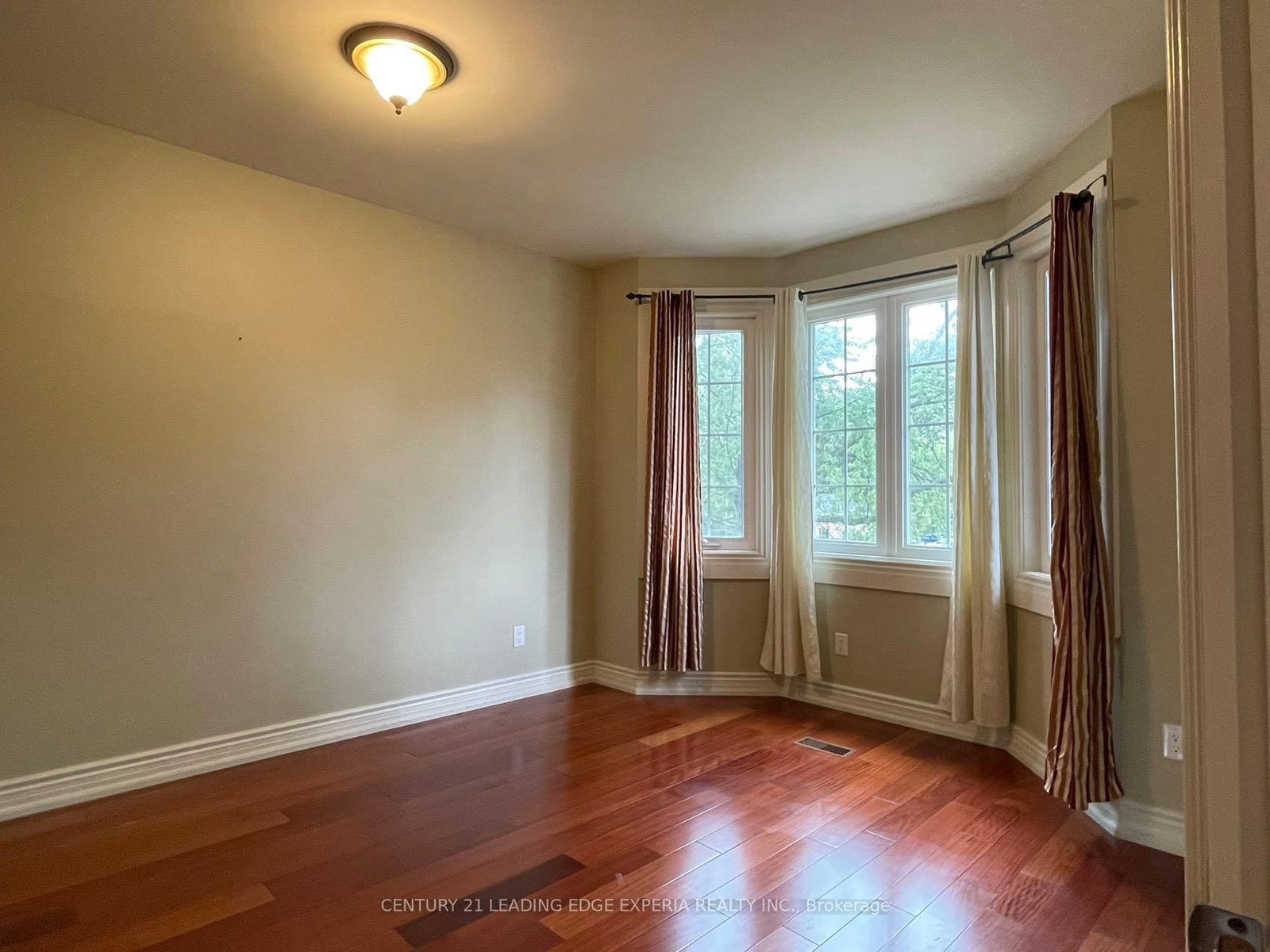 20 Grove Hill Drive W, Toronto 5