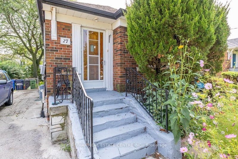 27 Innismore Crescent