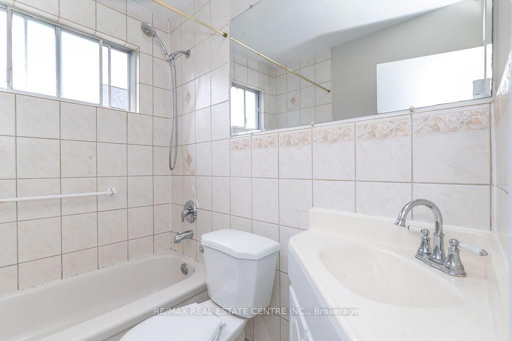 27 Innismore Crescent • Toronto, ON photo 20