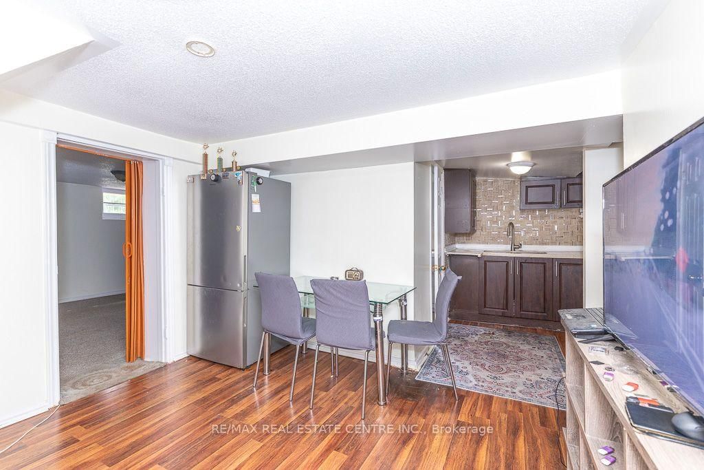 27 Innismore Crescent • Toronto, ON photo 29