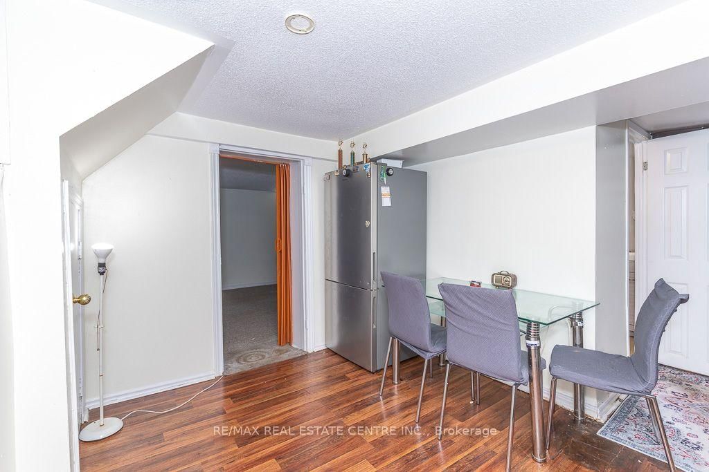 27 Innismore Crescent • Toronto, ON photo 30