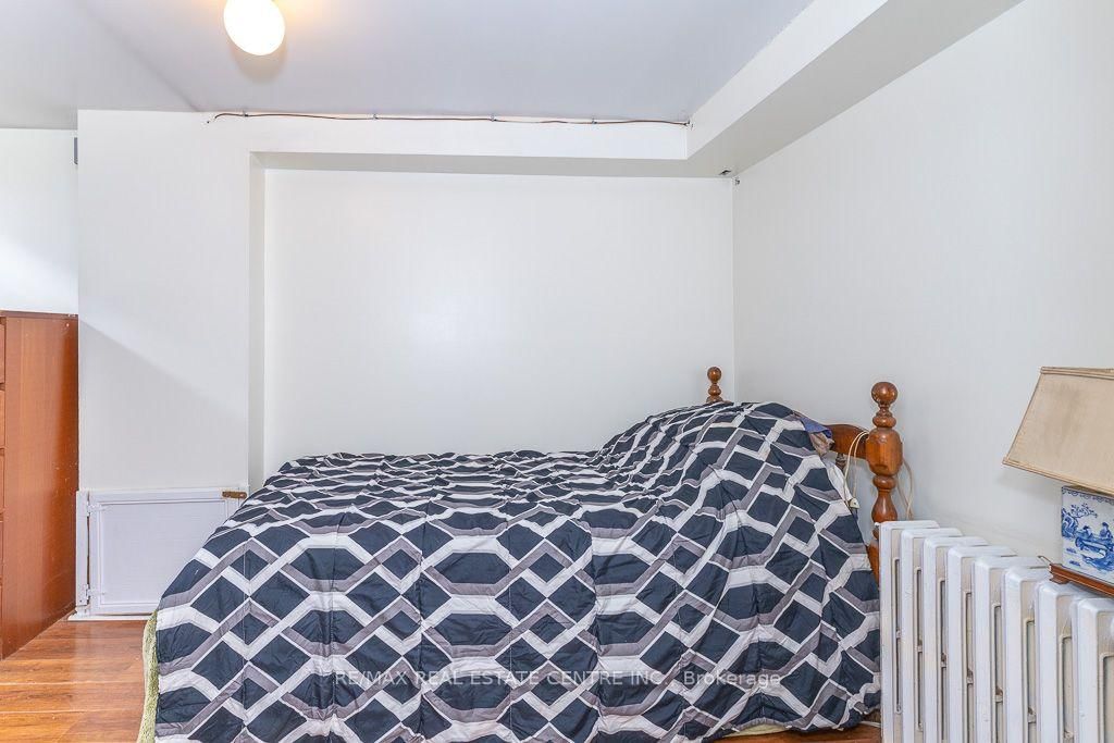 27 Innismore Crescent • Toronto, ON photo 36