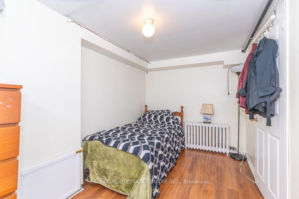 27 Innismore Crescent • Toronto, ON photo 37